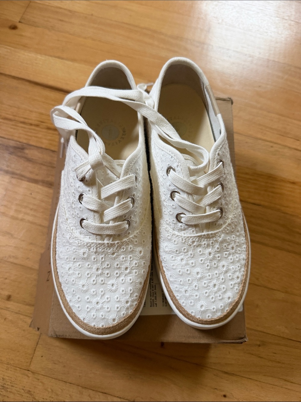Revitalign white canvas shoes